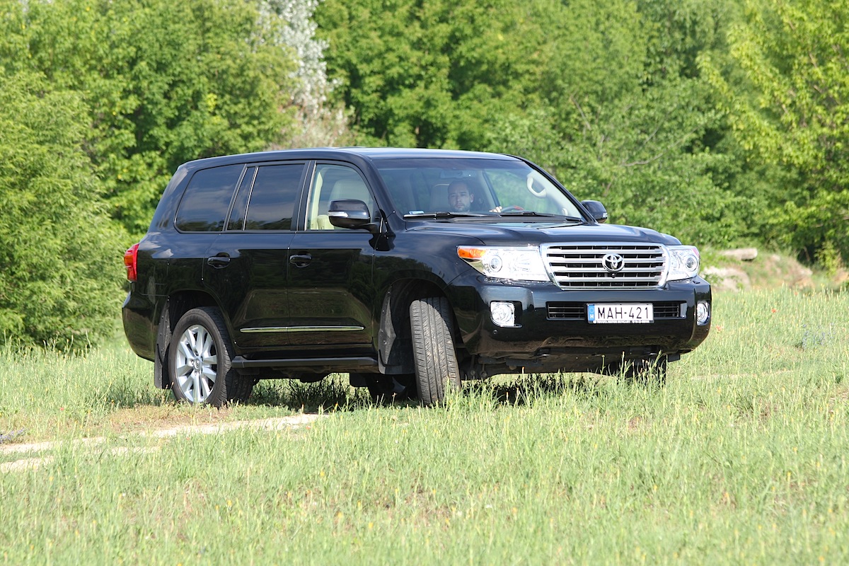TOYOTA LAND CRUISER