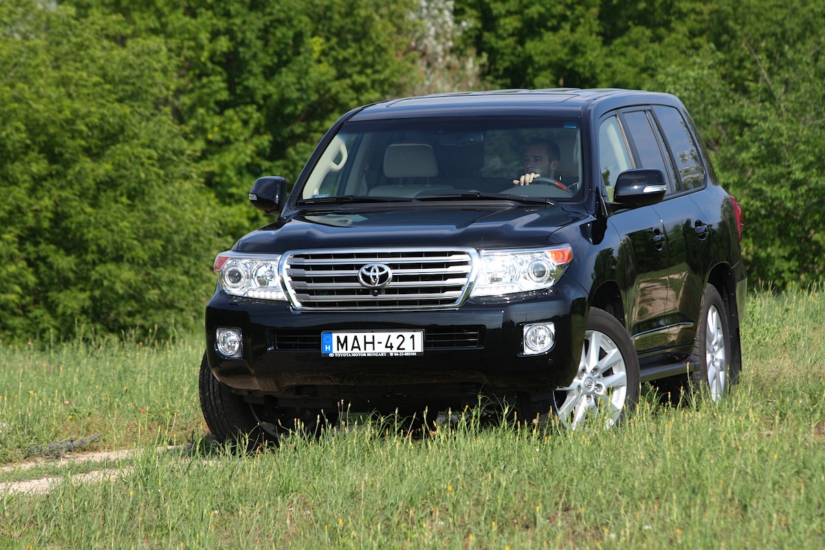 TOYOTA LAND CRUISER