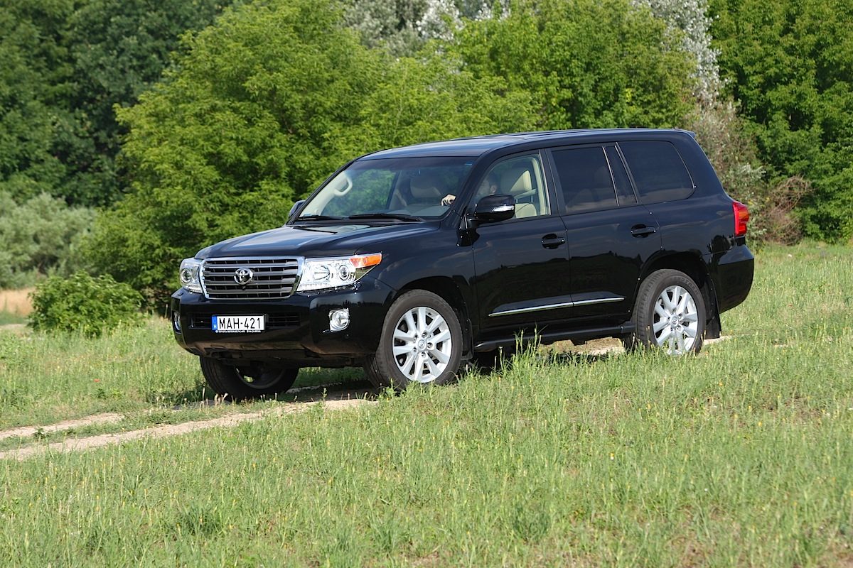 TOYOTA LAND CRUISER