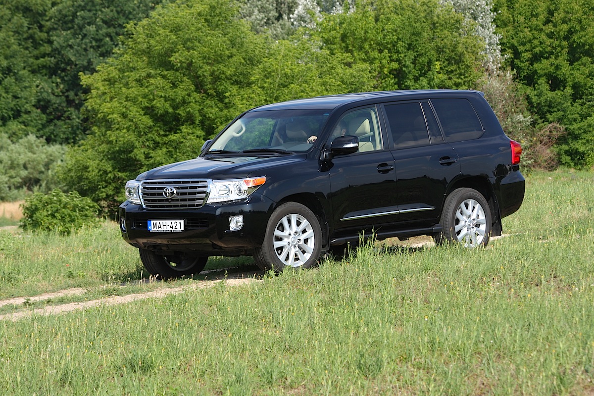 TOYOTA LAND CRUISER