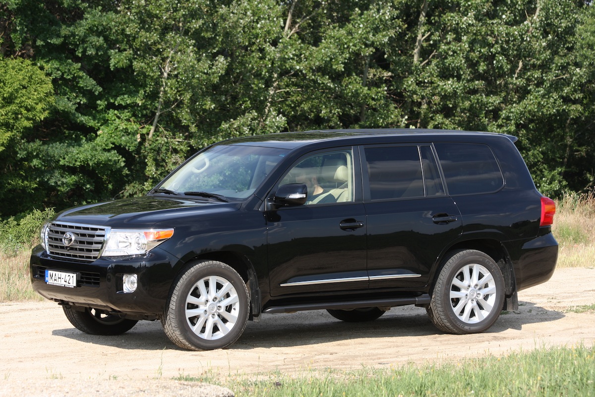 TOYOTA LAND CRUISER