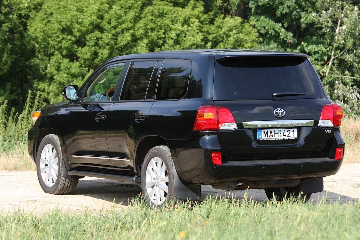 TOYOTA LAND CRUISER