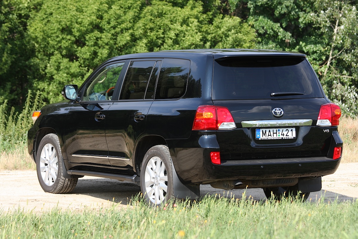 TOYOTA LAND CRUISER