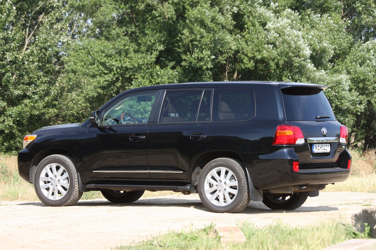 TOYOTA LAND CRUISER