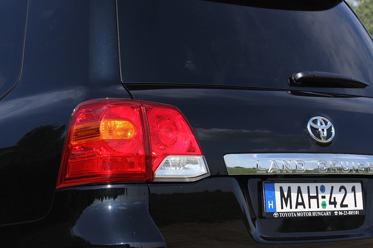 TOYOTA LAND CRUISER