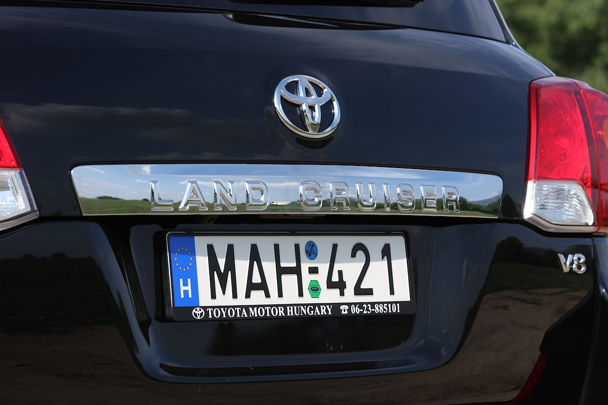 TOYOTA LAND CRUISER