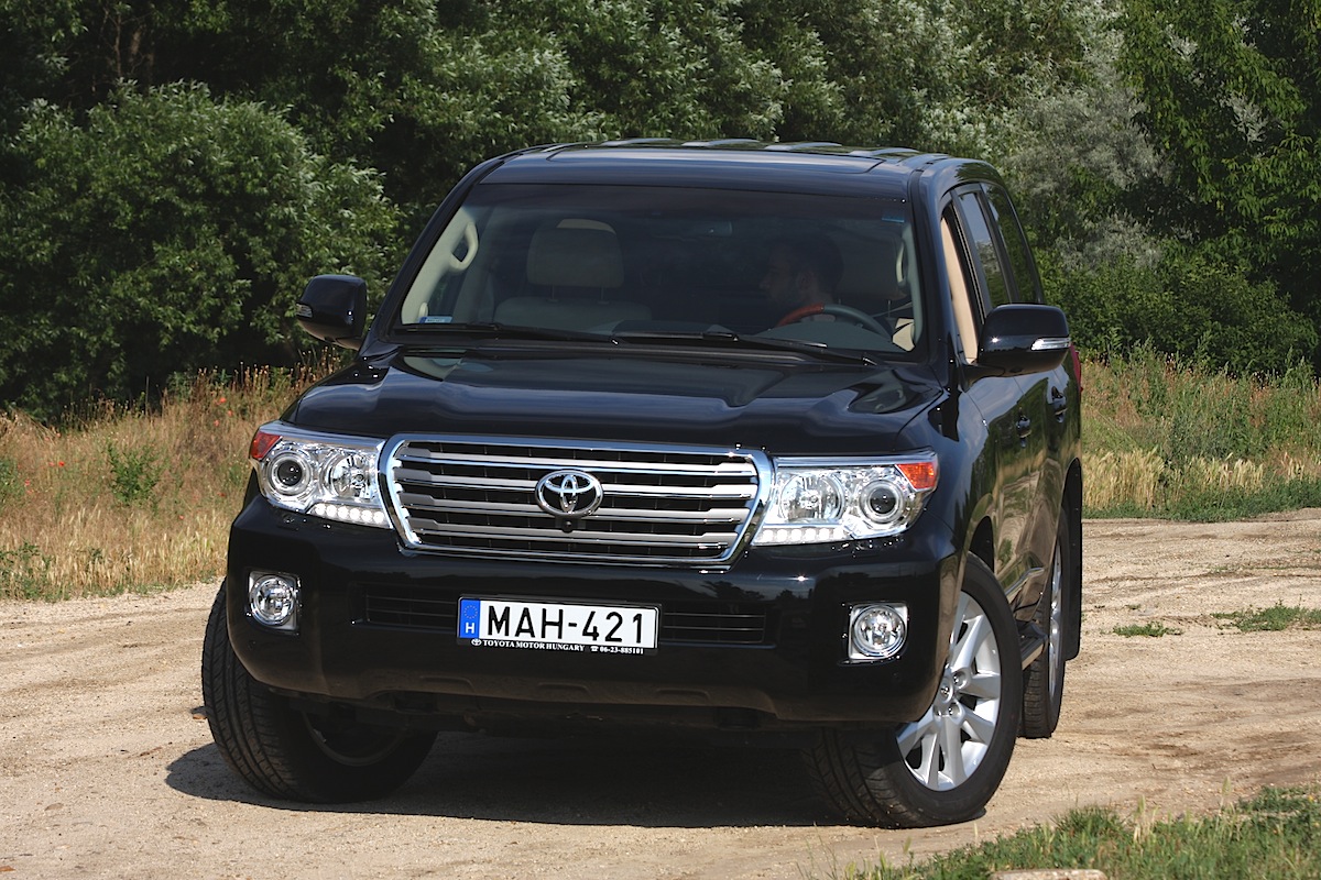 TOYOTA LAND CRUISER