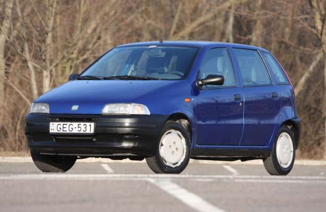 Tovább a válság útján: 270 ezer Ft-os Fiat Punto használtteszt
