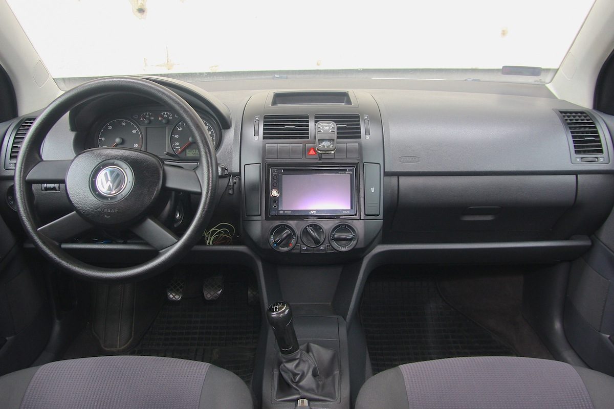 VOLKSWAGEN POLO