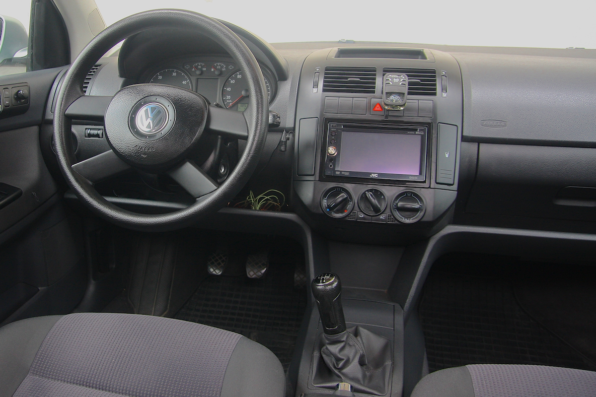 VOLKSWAGEN POLO