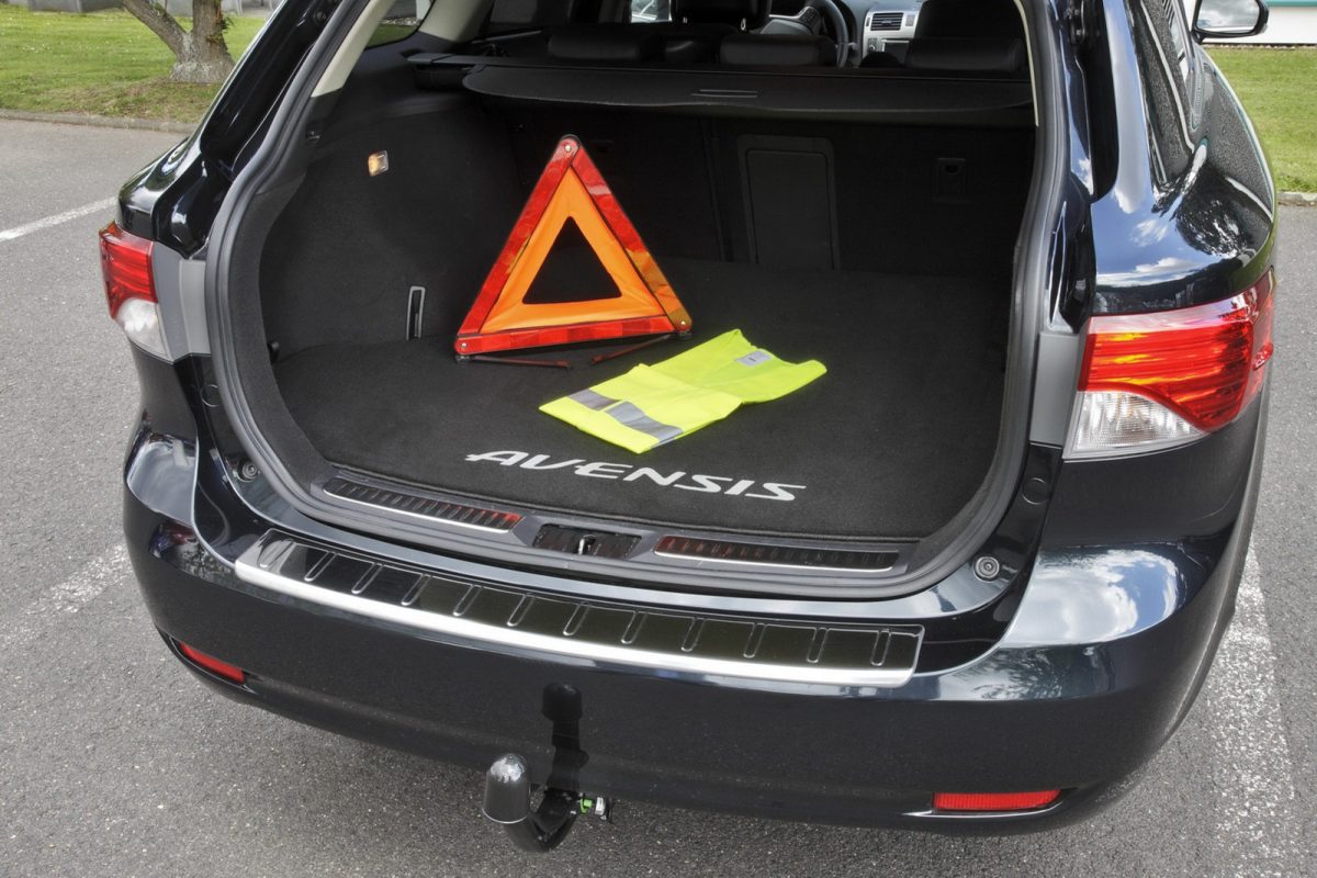TOYOTA AVENSIS