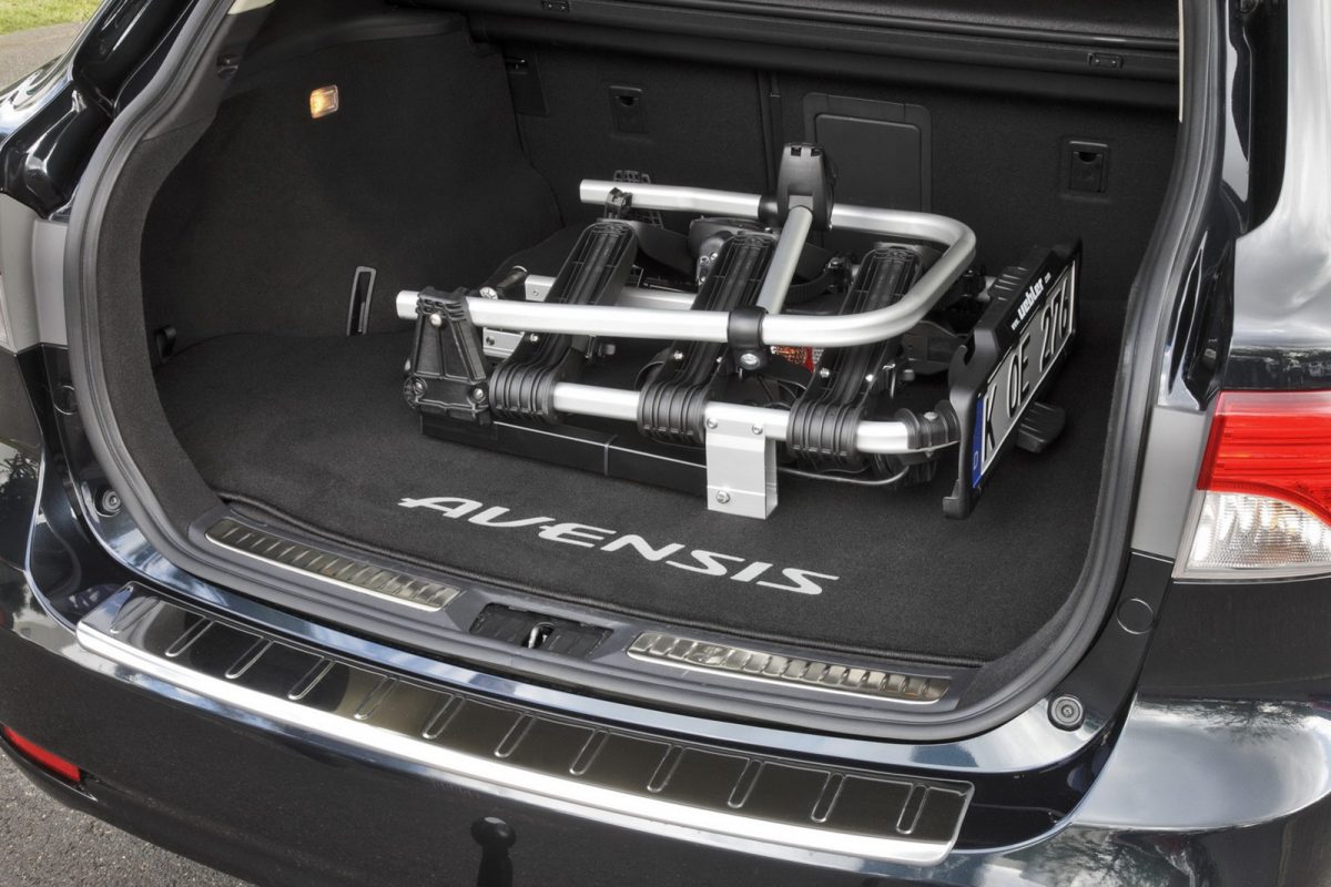 TOYOTA AVENSIS