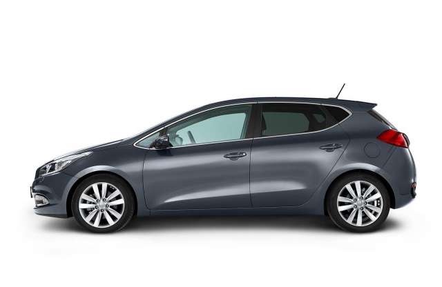Prémiumos utastérrel jön a második generációs Kia cee’d