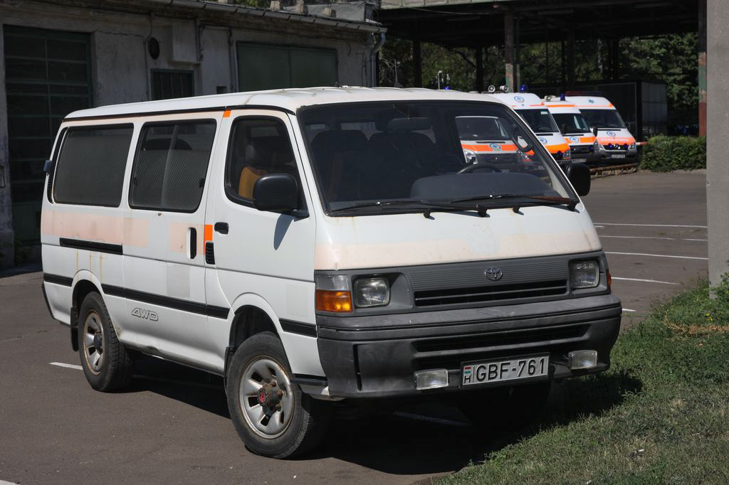 TOYOTA HI-ACE