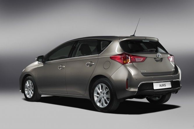 TOYOTA AURIS