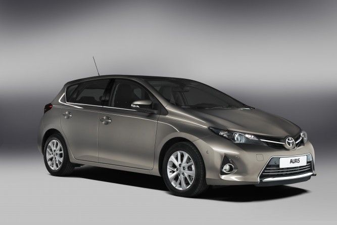 TOYOTA AURIS