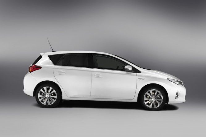 TOYOTA AURIS