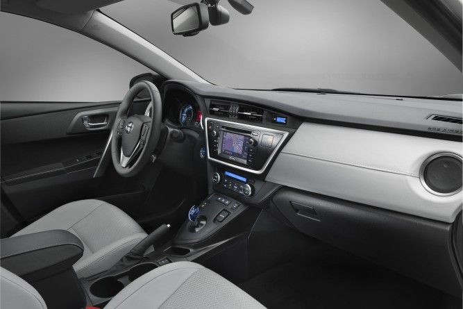 TOYOTA AURIS