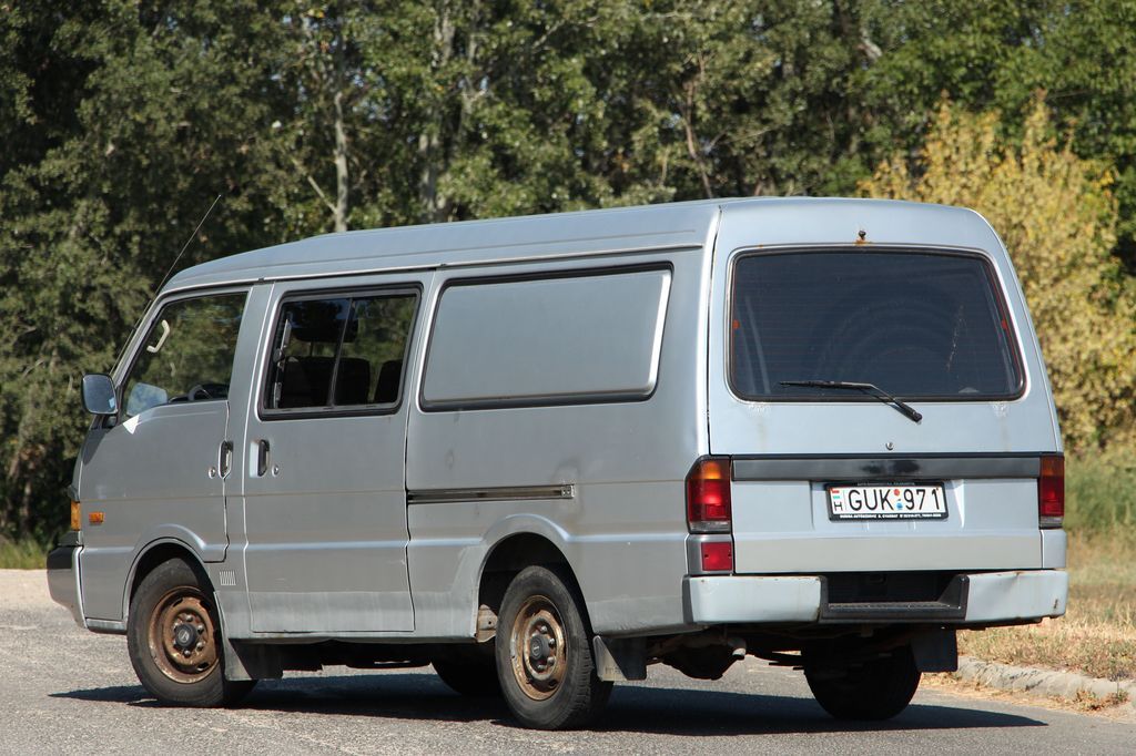 MAZDA E 2200
