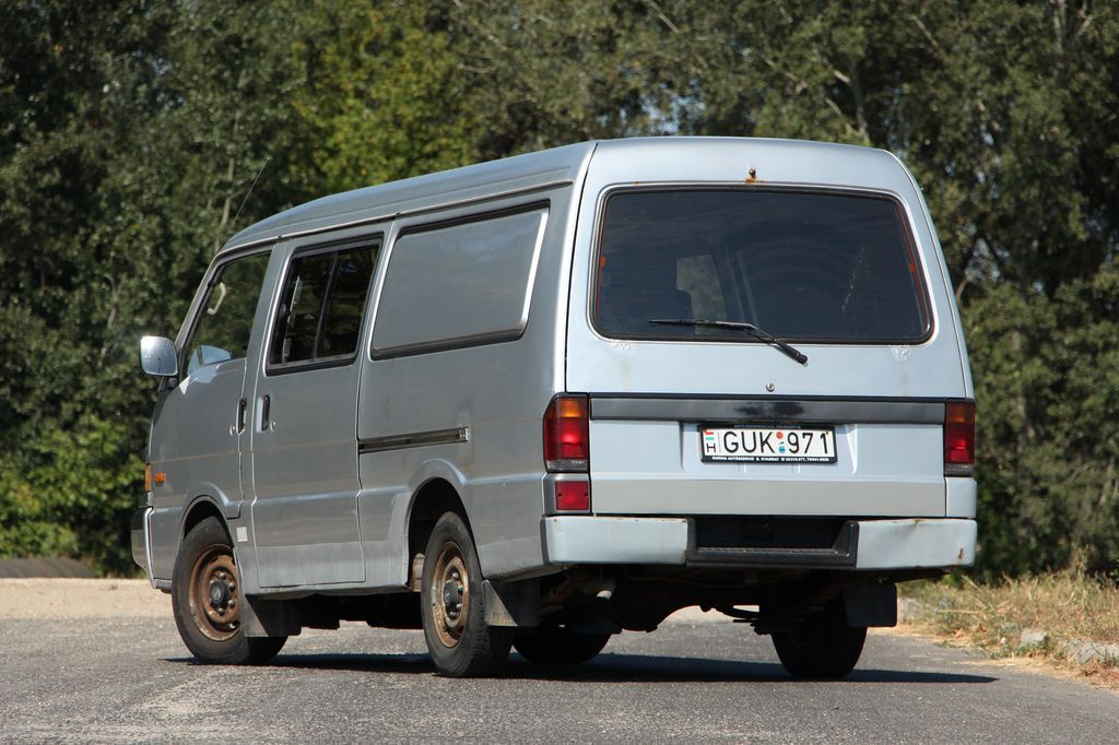 MAZDA E 2200