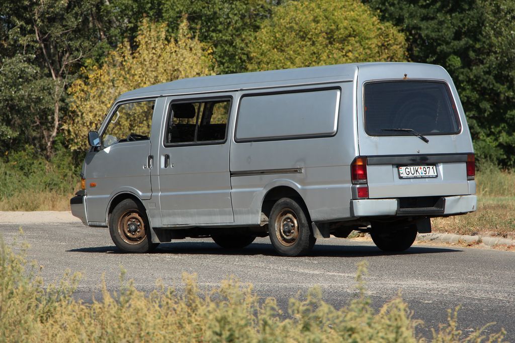 MAZDA E 2200