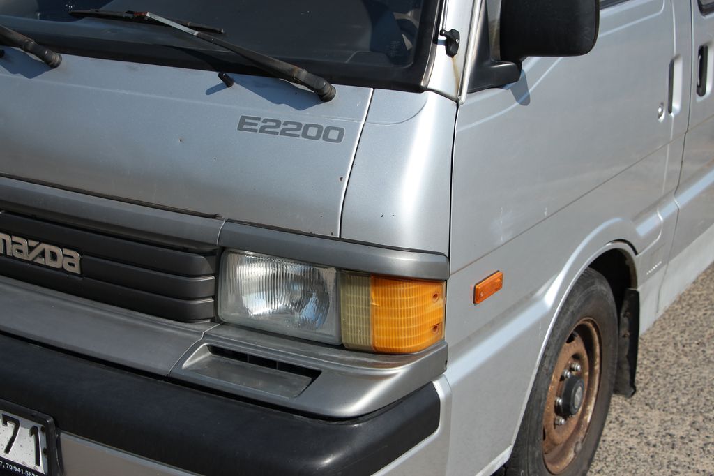 MAZDA E 2200