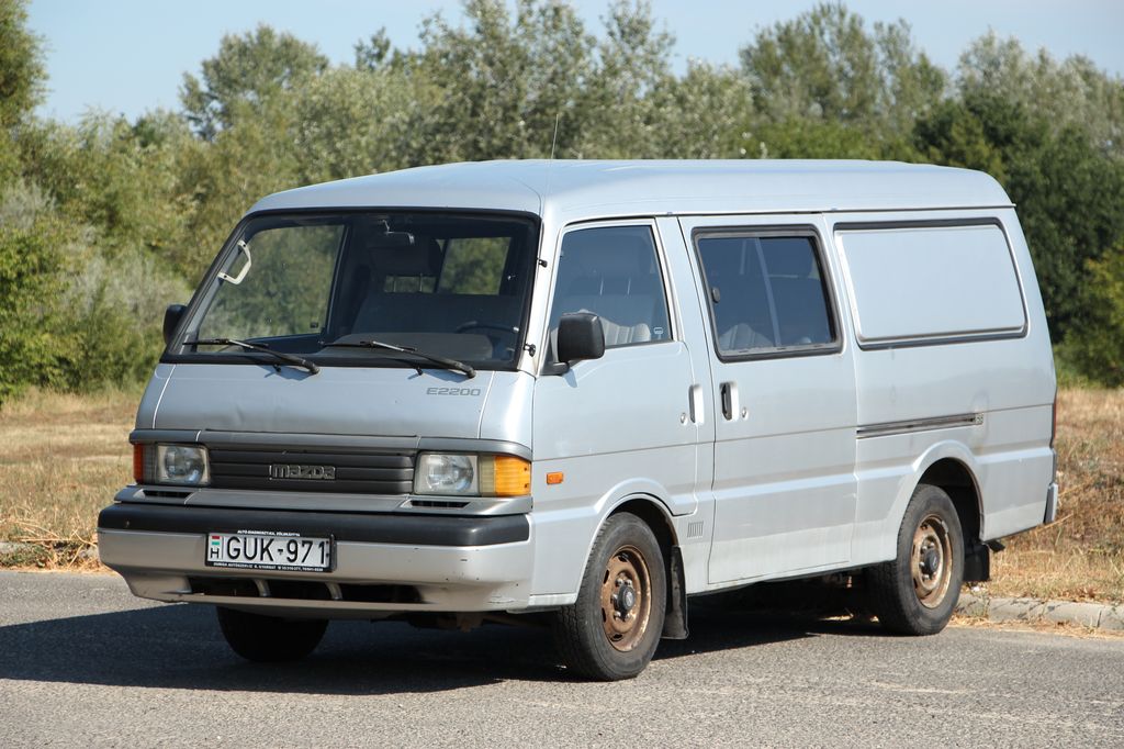 MAZDA E 2200