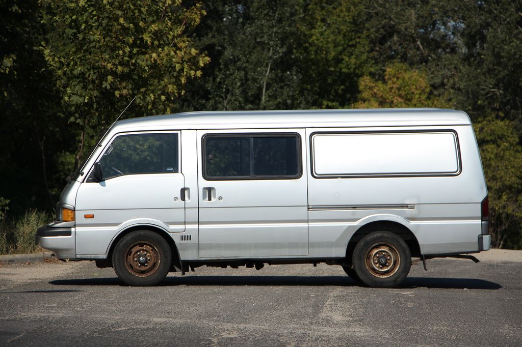 MAZDA E 2200