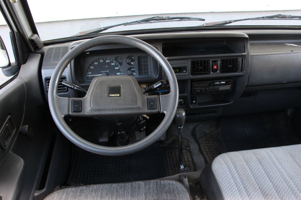 MAZDA E 2200