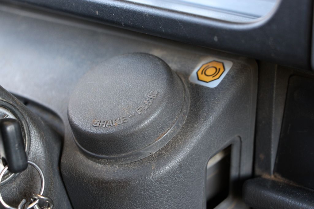 MAZDA E 2200