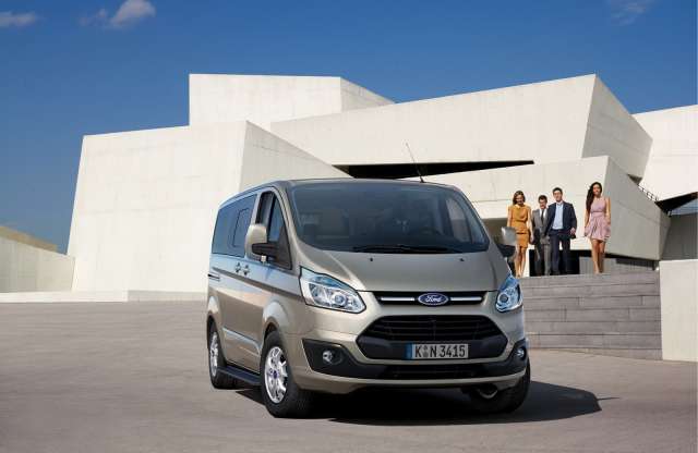 Tourneo Custom néven jön az új Ford kisbusz