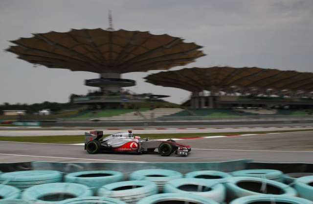 A pole újra Hamiltoné, Schumi harmadik, Vettel sunnyog