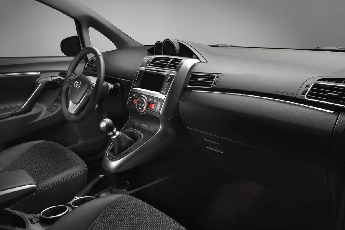 TOYOTA VERSO