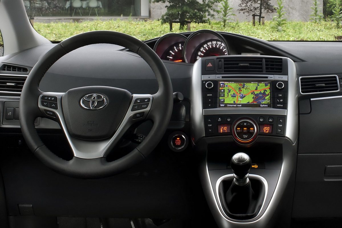 TOYOTA VERSO