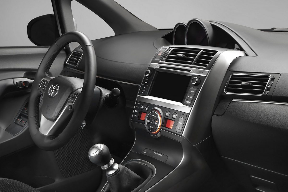 TOYOTA VERSO