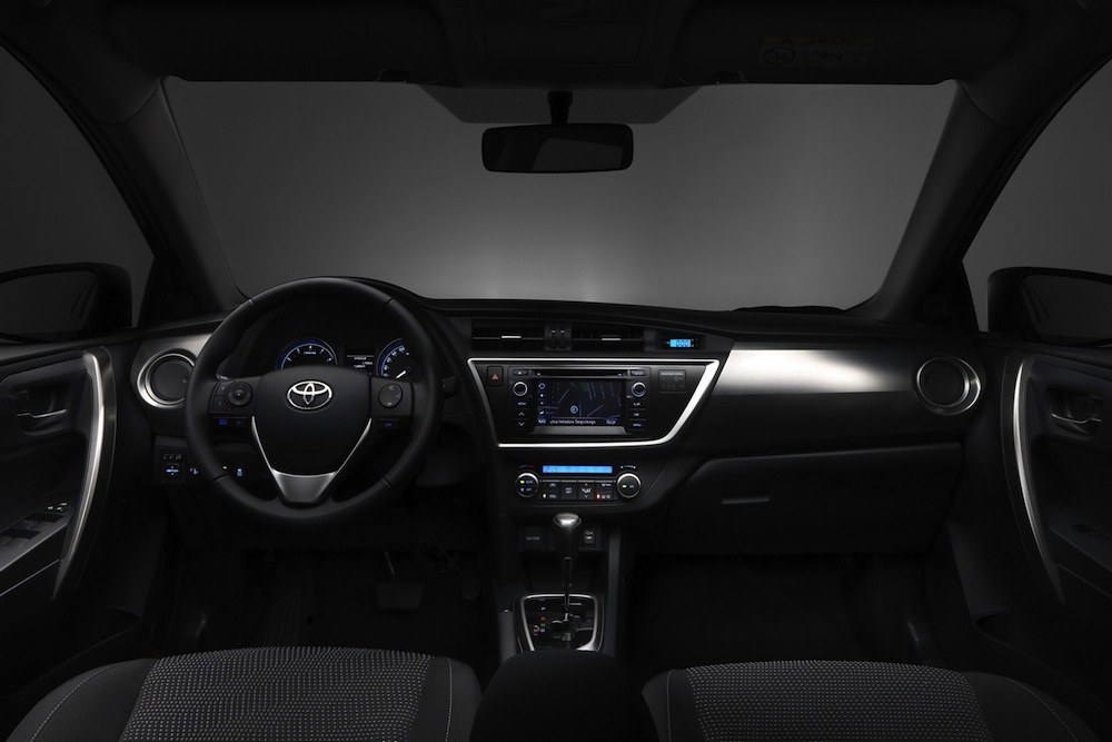TOYOTA AURIS