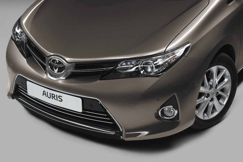TOYOTA AURIS