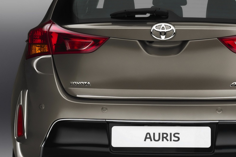 TOYOTA AURIS