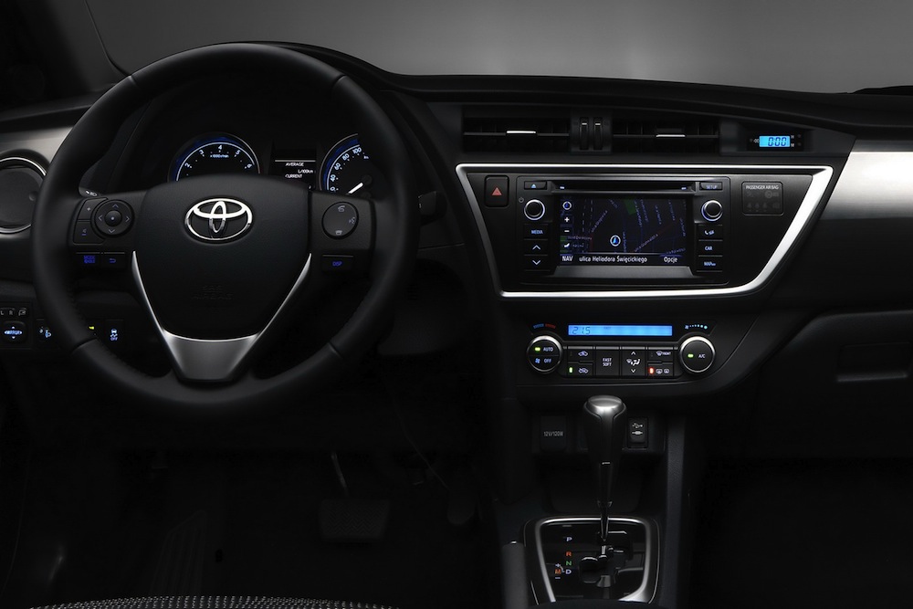 TOYOTA AURIS
