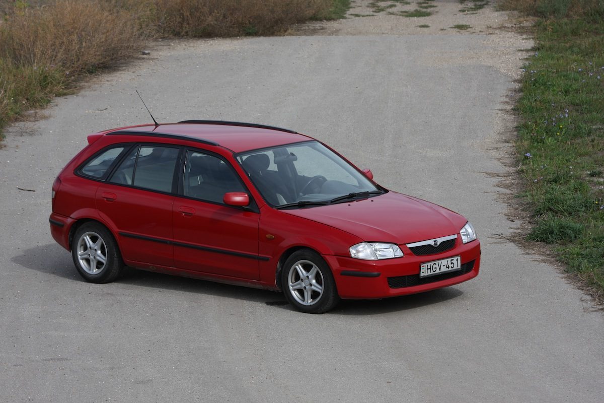 MAZDA 323