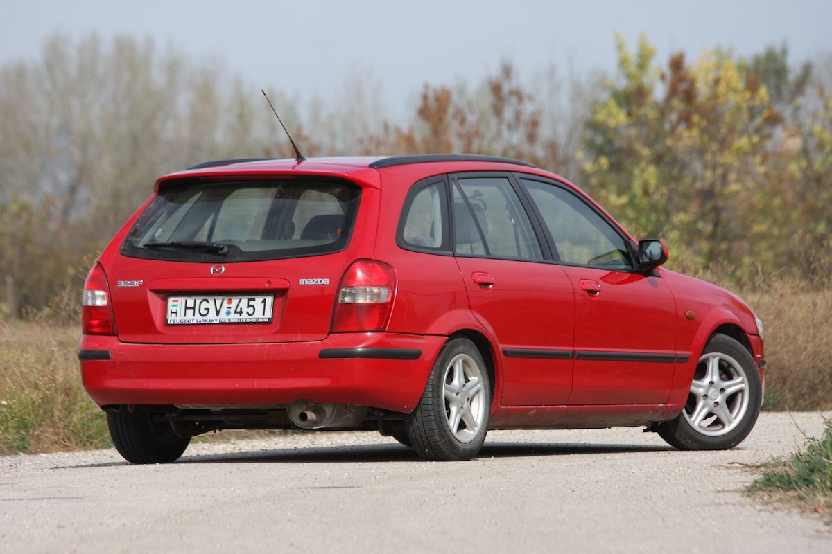 MAZDA 323