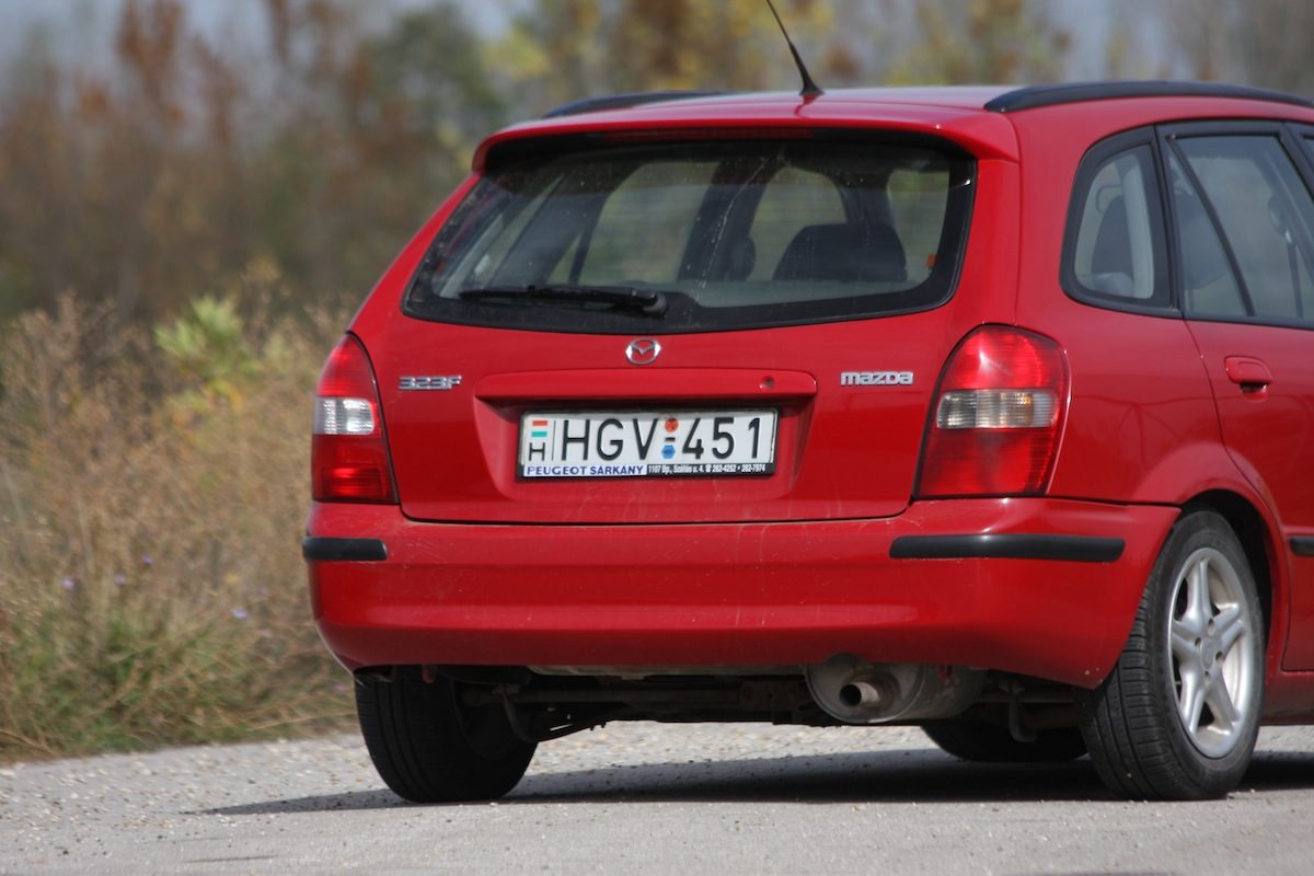 MAZDA 323