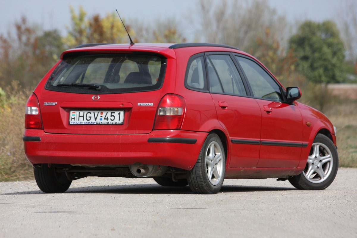 MAZDA 323