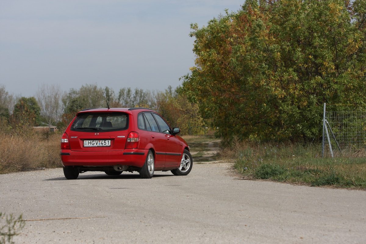 MAZDA 323