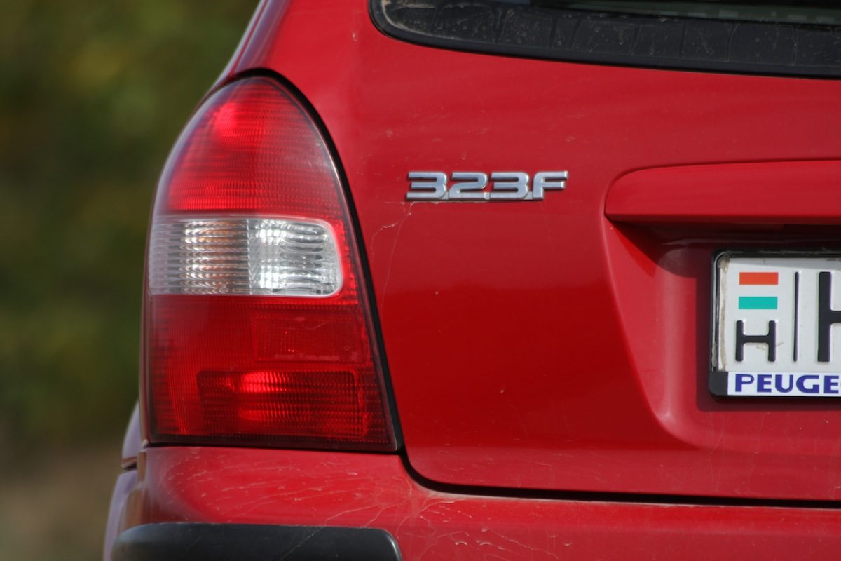 MAZDA 323