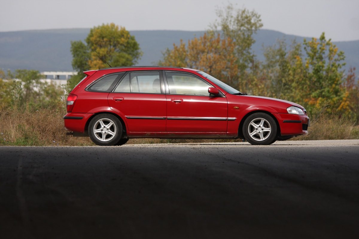 MAZDA 323