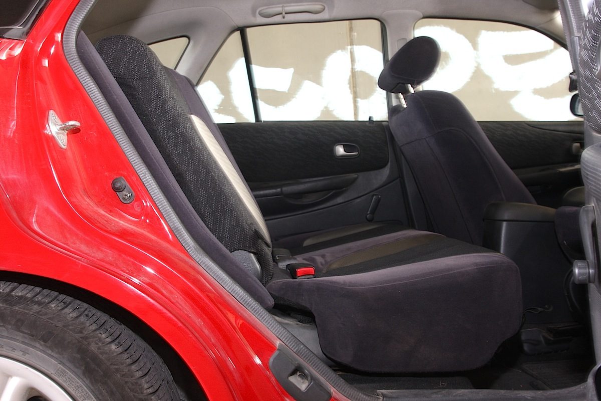 MAZDA 323