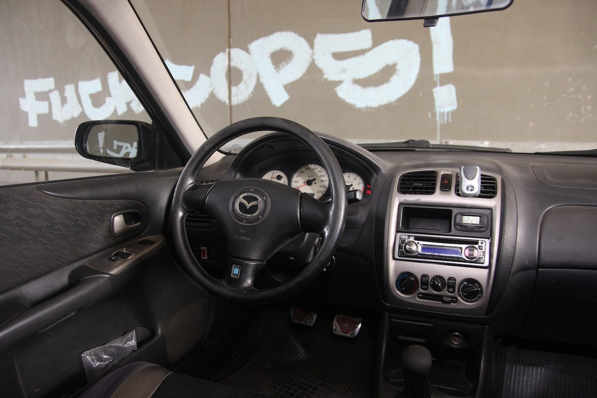 MAZDA 323