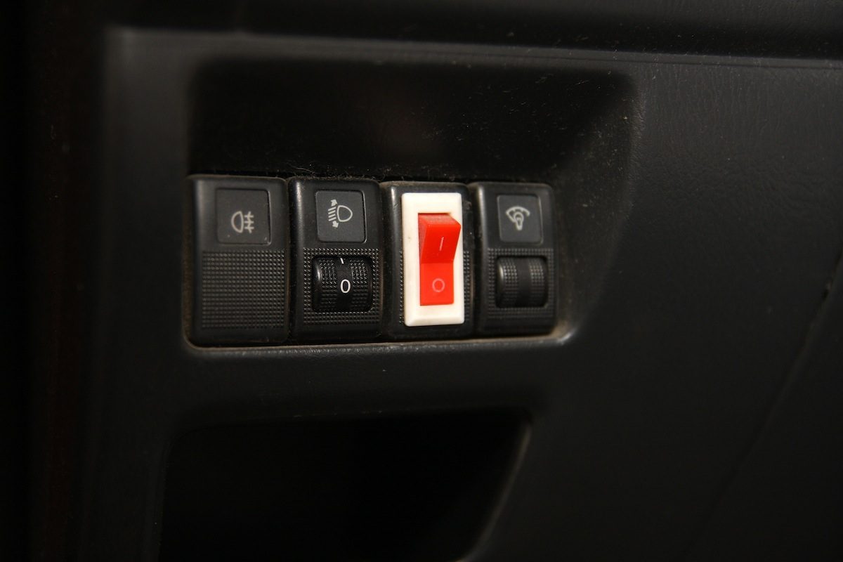 MAZDA 323