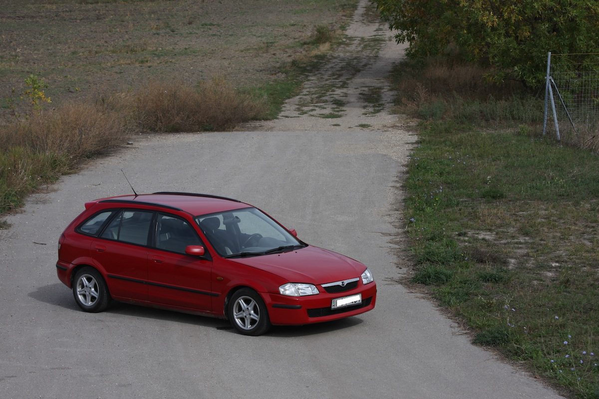 MAZDA 323